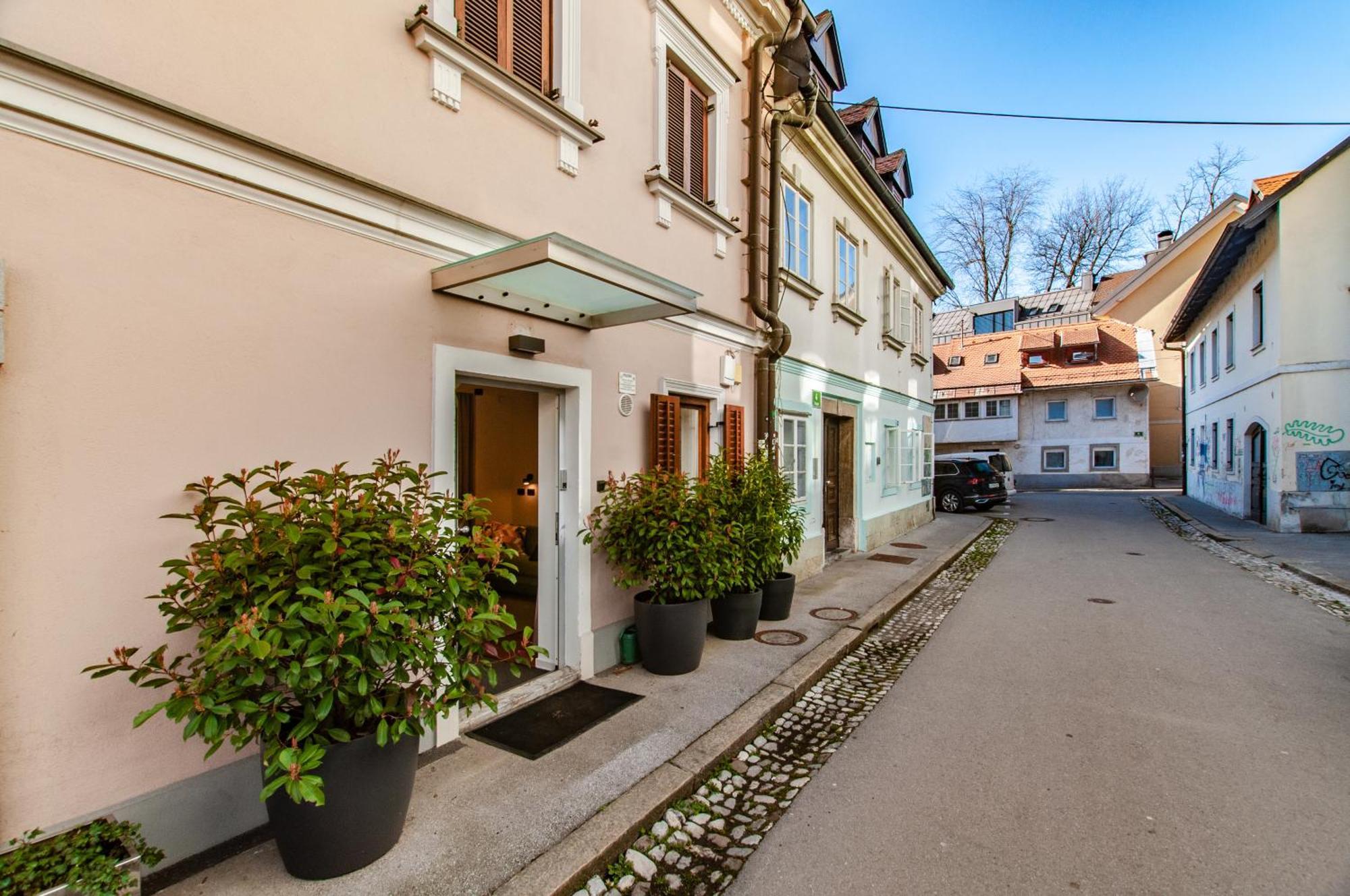 Six In The City Apartment, Ljubljana Luaran gambar