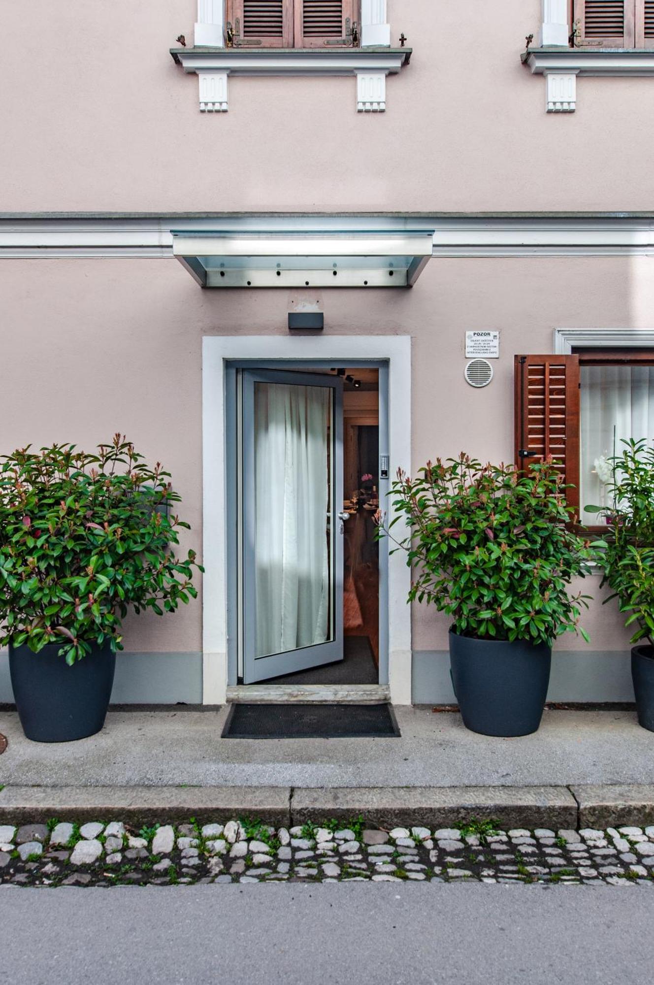 Six In The City Apartment, Ljubljana Luaran gambar